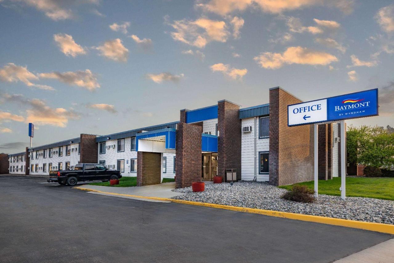 Baymont By Wyndham Gillette Hotel Exterior photo