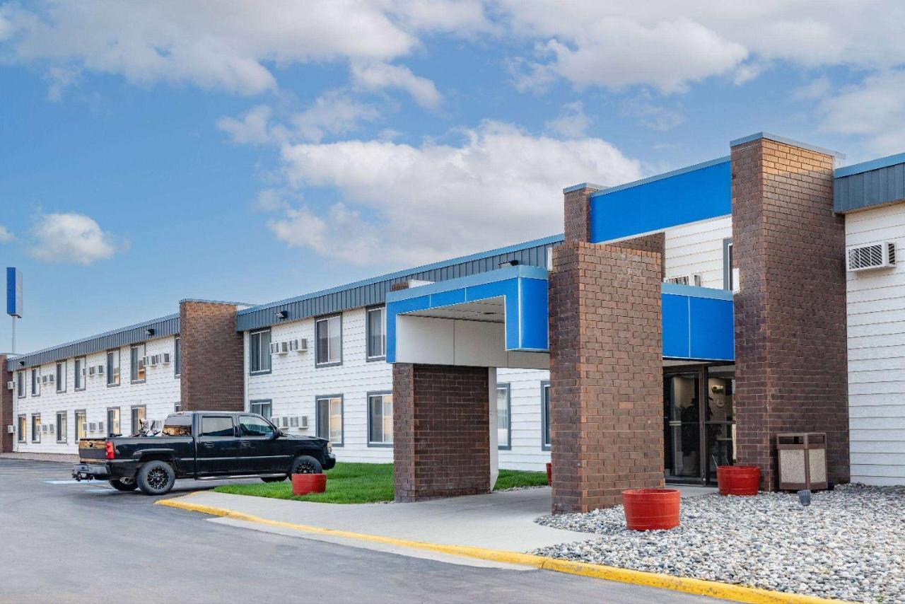 Baymont By Wyndham Gillette Hotel Exterior photo
