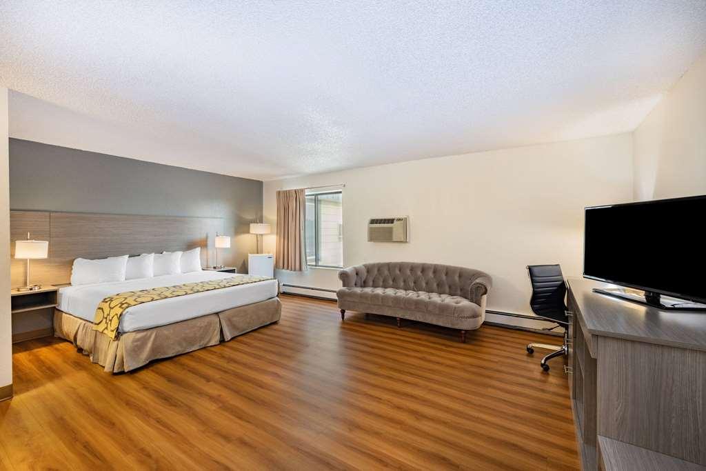 Baymont By Wyndham Gillette Hotel Room photo