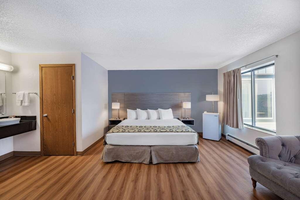 Baymont By Wyndham Gillette Hotel Room photo