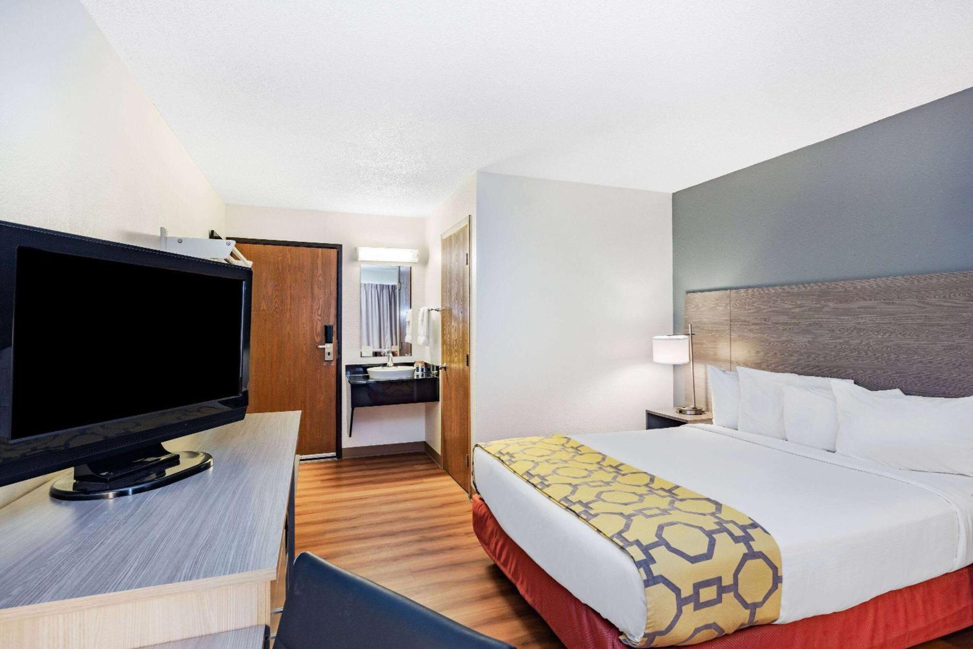 Baymont By Wyndham Gillette Hotel Exterior photo