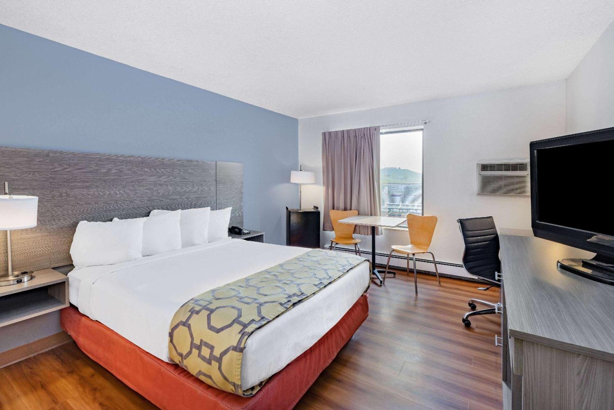 Baymont By Wyndham Gillette Hotel Exterior photo