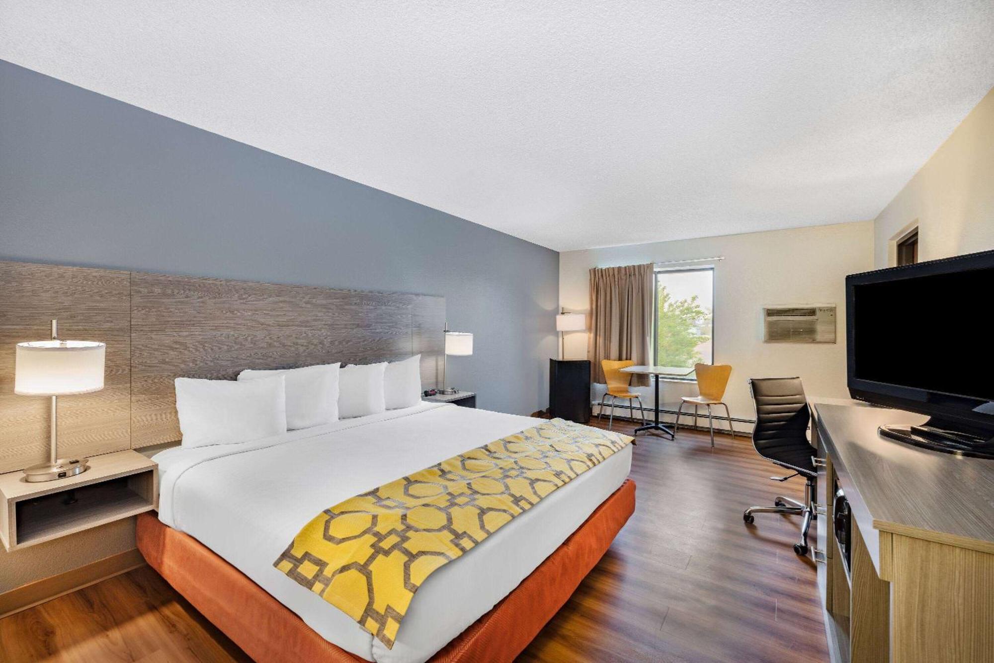 Baymont By Wyndham Gillette Hotel Exterior photo