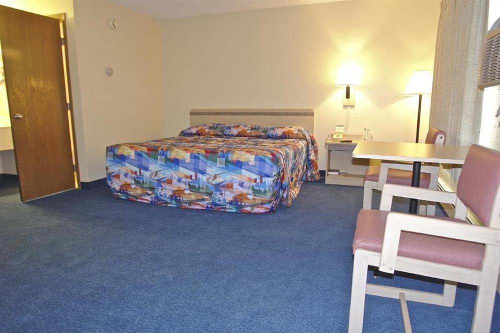 Baymont By Wyndham Gillette Hotel Room photo